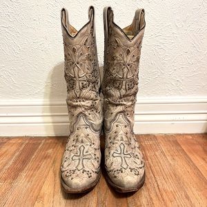 Corral Studded Beige Cowboy Cowgirl Festival Snip Toe Boots 7.5 GUC